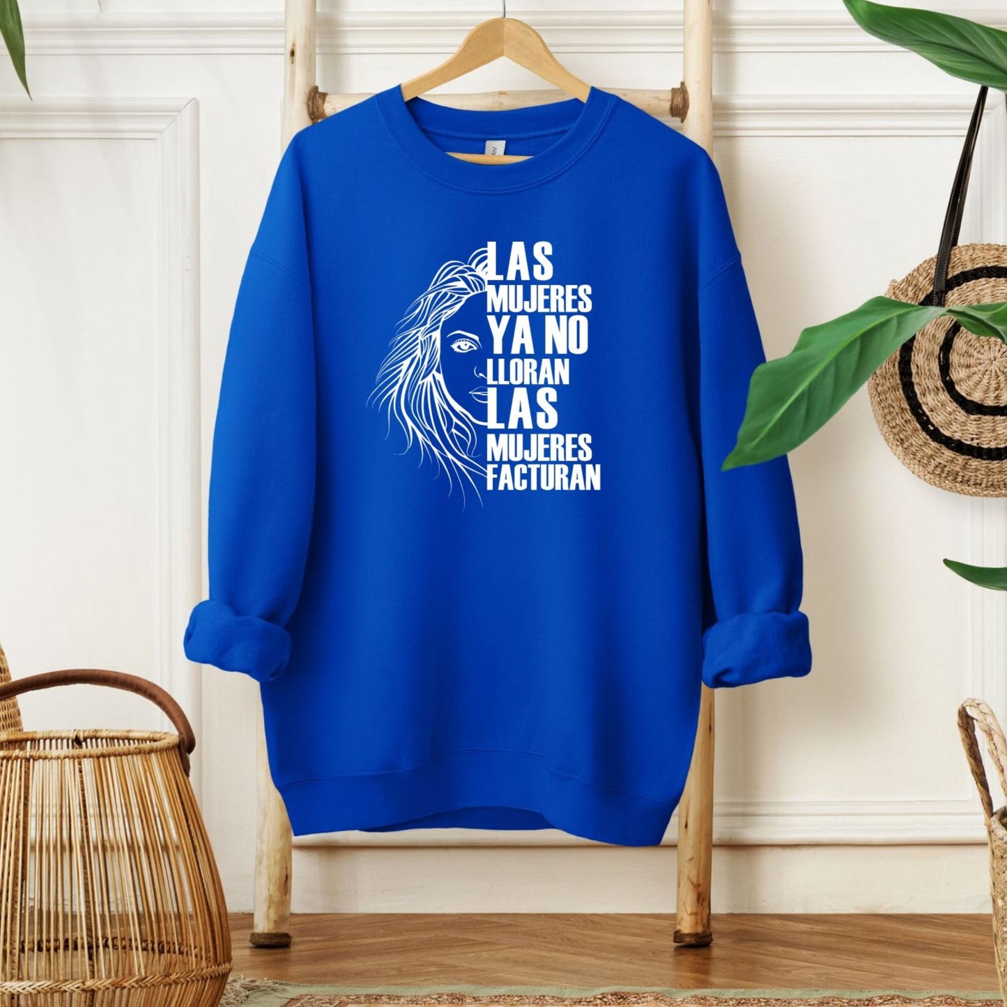 Las Mujeres Ya No Lloran Sweatshirt