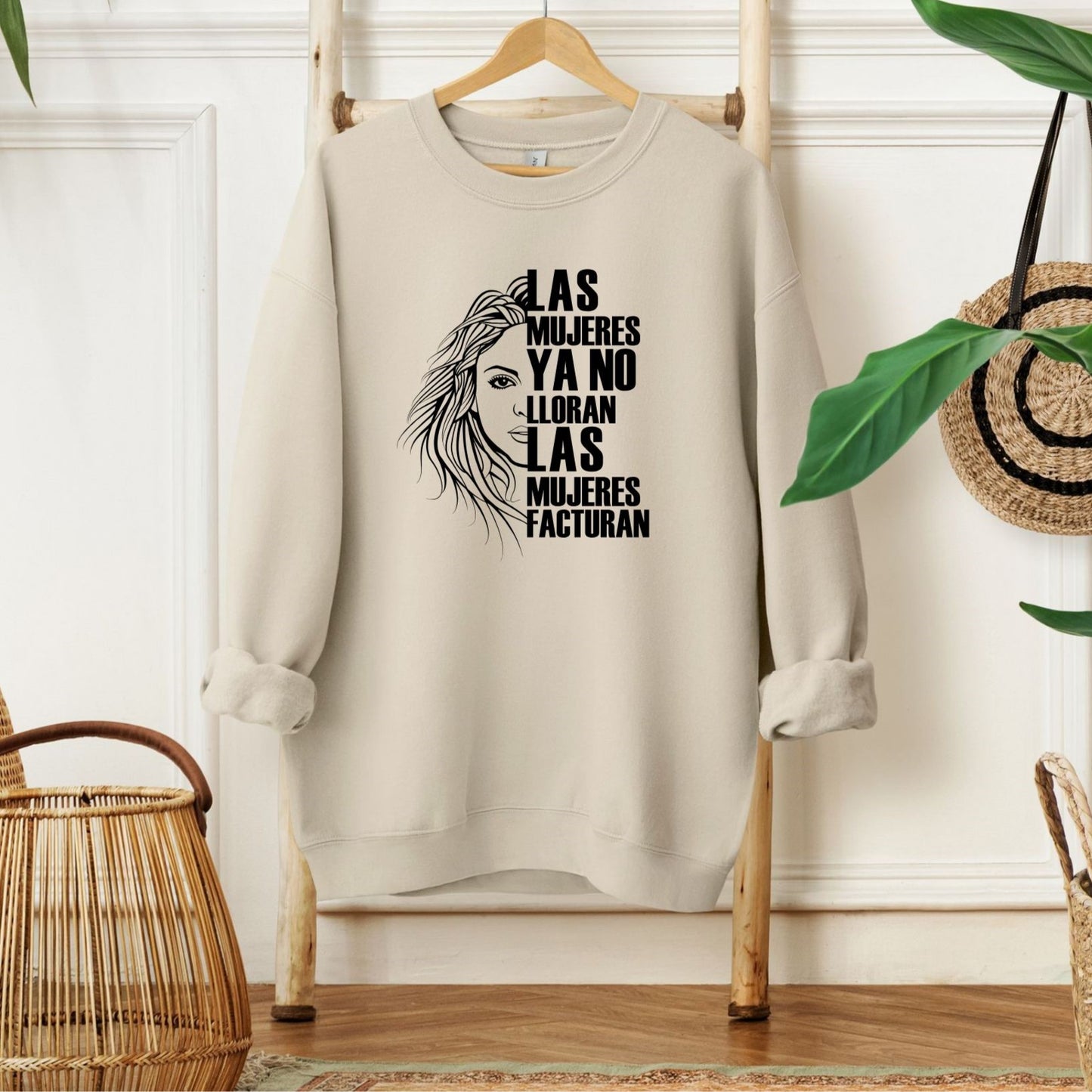 Las Mujeres Ya No Lloran Sweatshirt