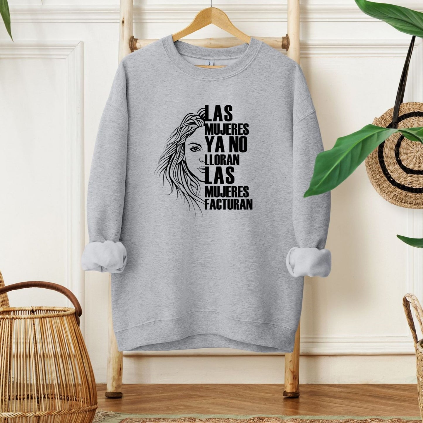 Las Mujeres Ya No Lloran Sweatshirt