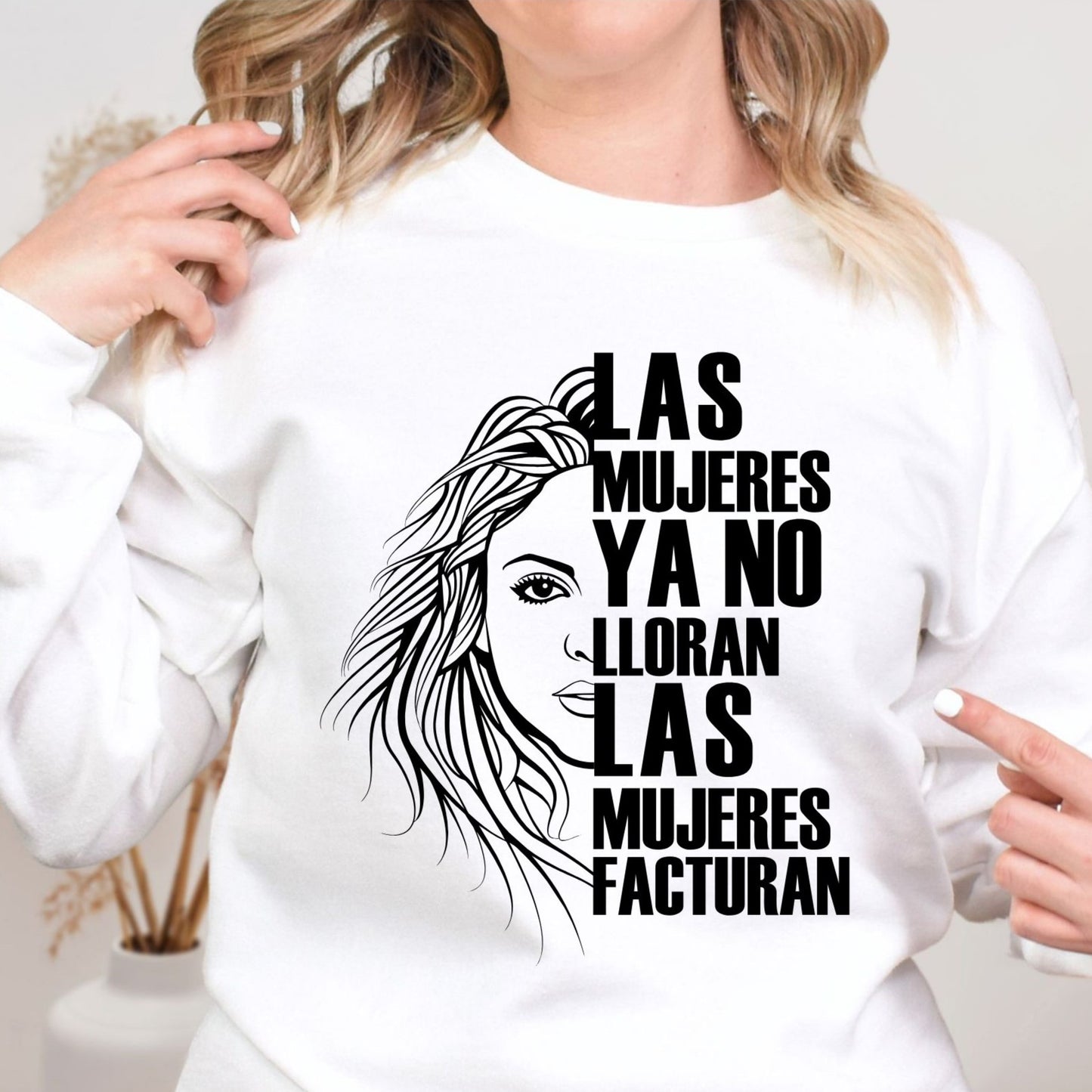 Las Mujeres Ya No Lloran Sweatshirt